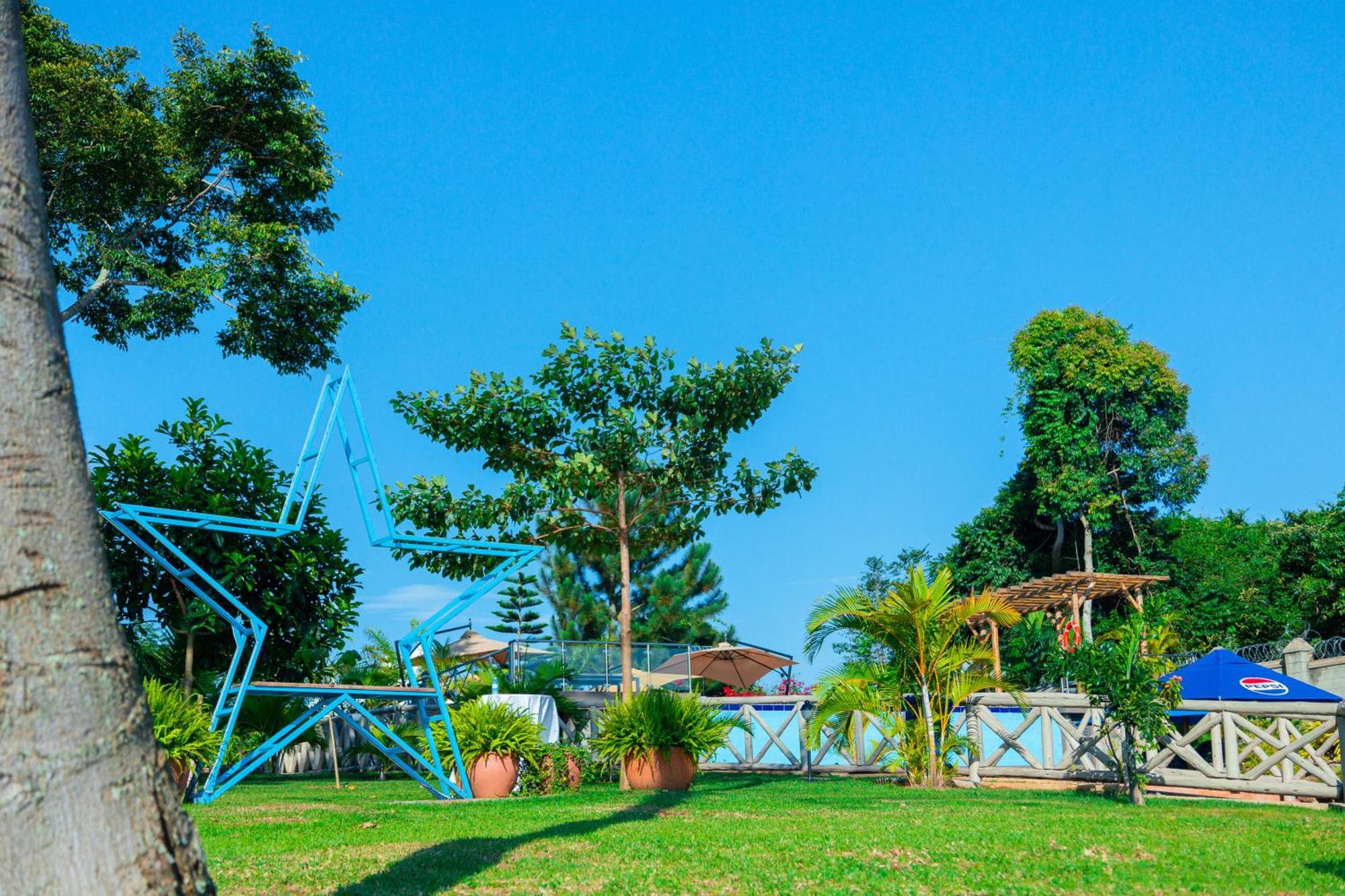 אנטבה The Lakeside מראה חיצוני תמונה